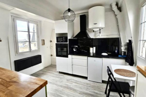 Appartement vue tour Eiffel ligne 14 à côté de Paris